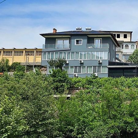 Home 12 Librazhet Екстериор снимка