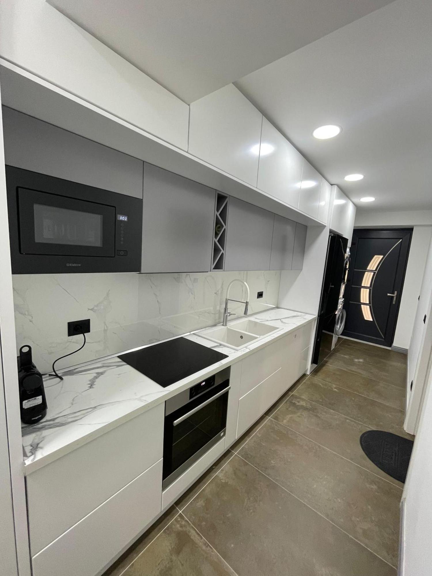 Home 12 Librazhet Екстериор снимка