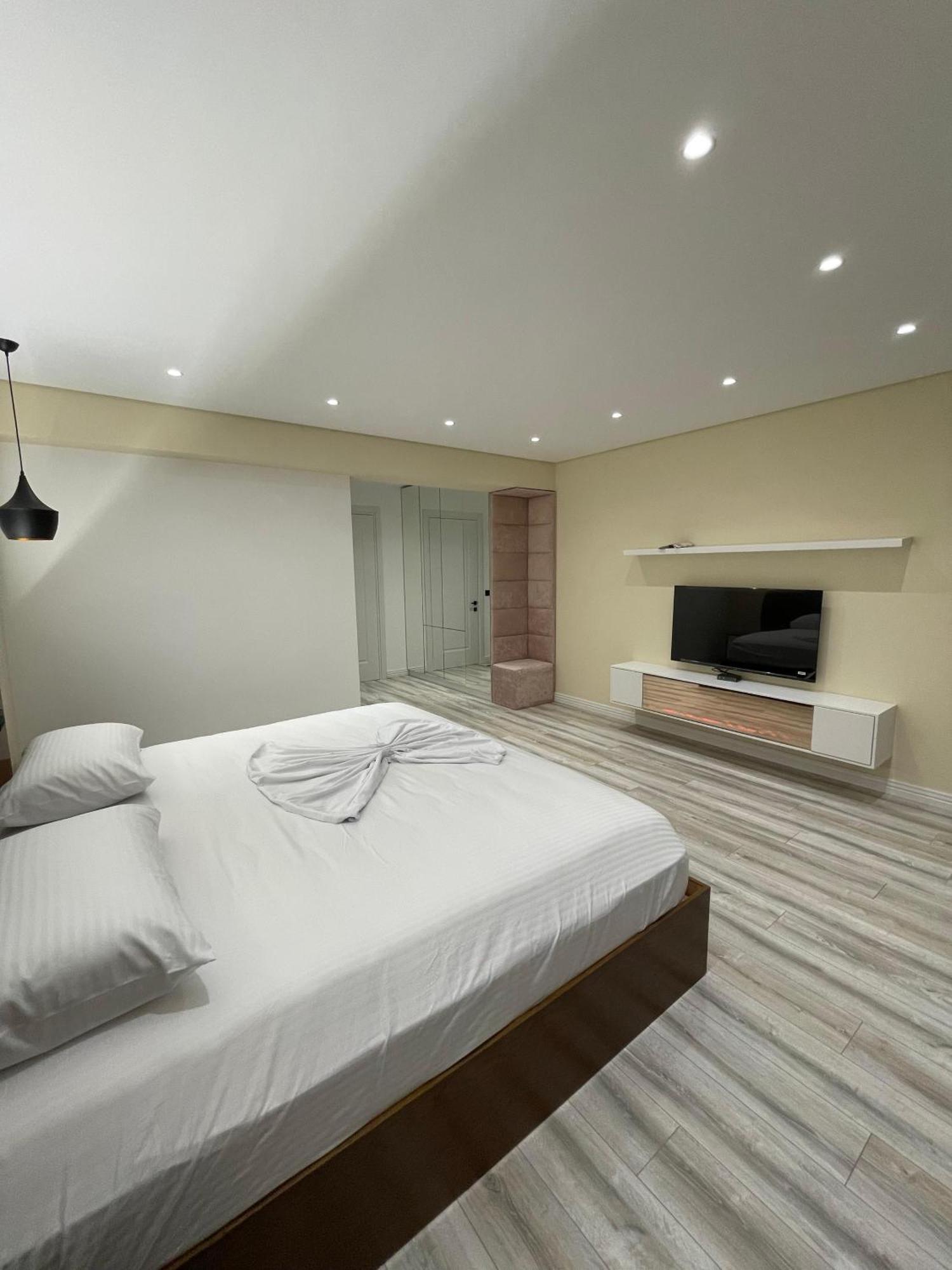 Home 12 Librazhet Екстериор снимка