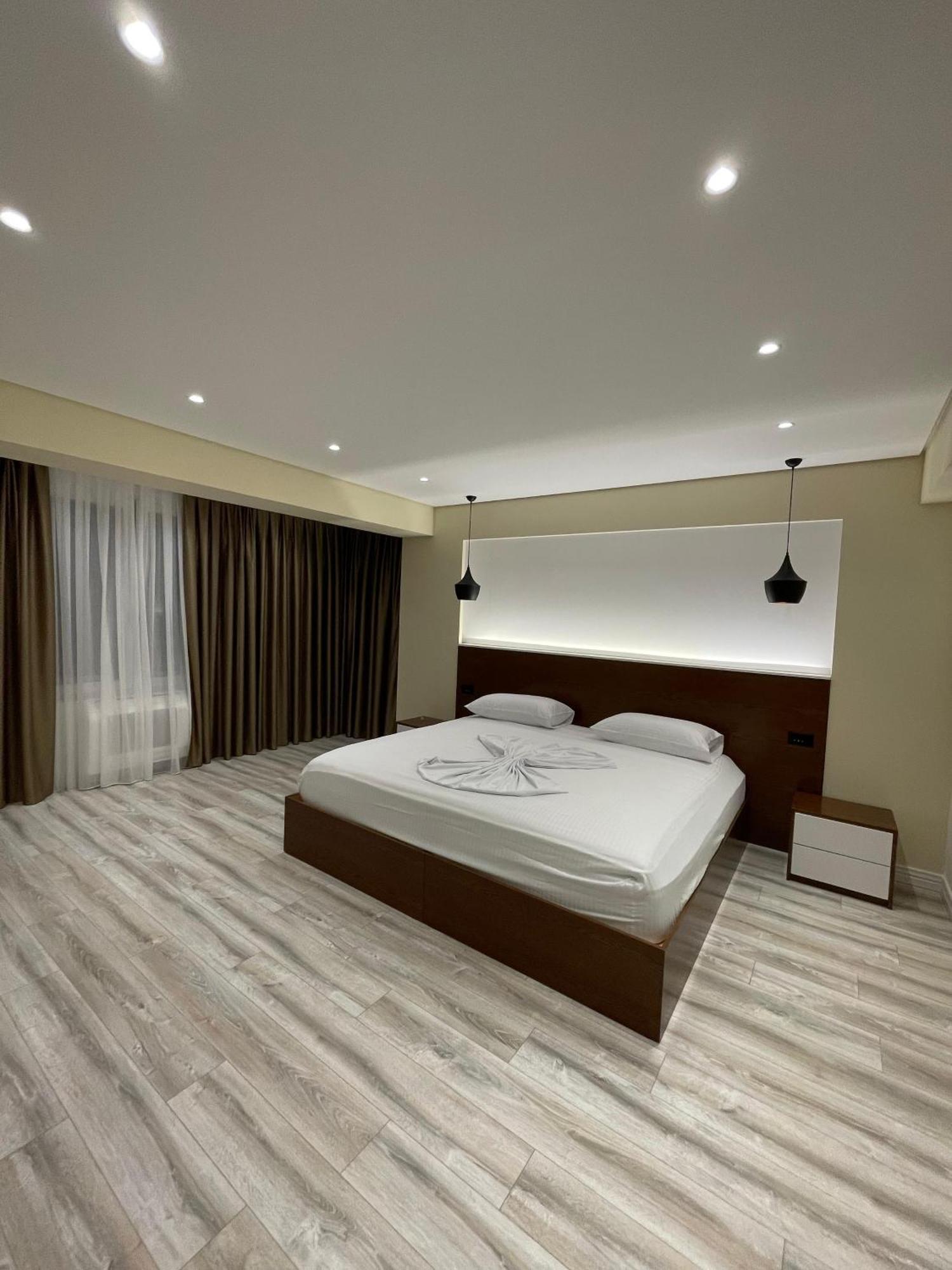 Home 12 Librazhet Екстериор снимка