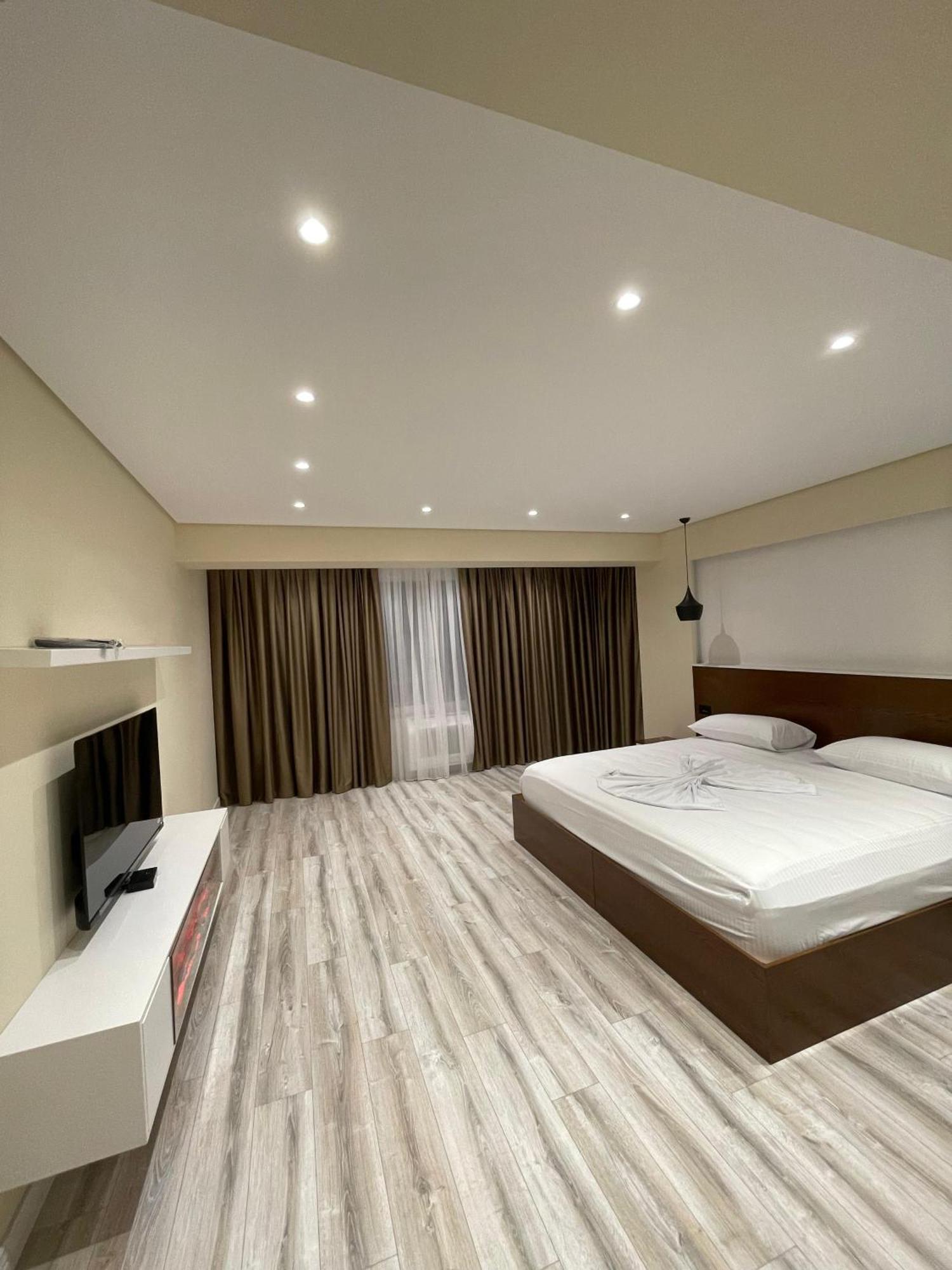 Home 12 Librazhet Екстериор снимка