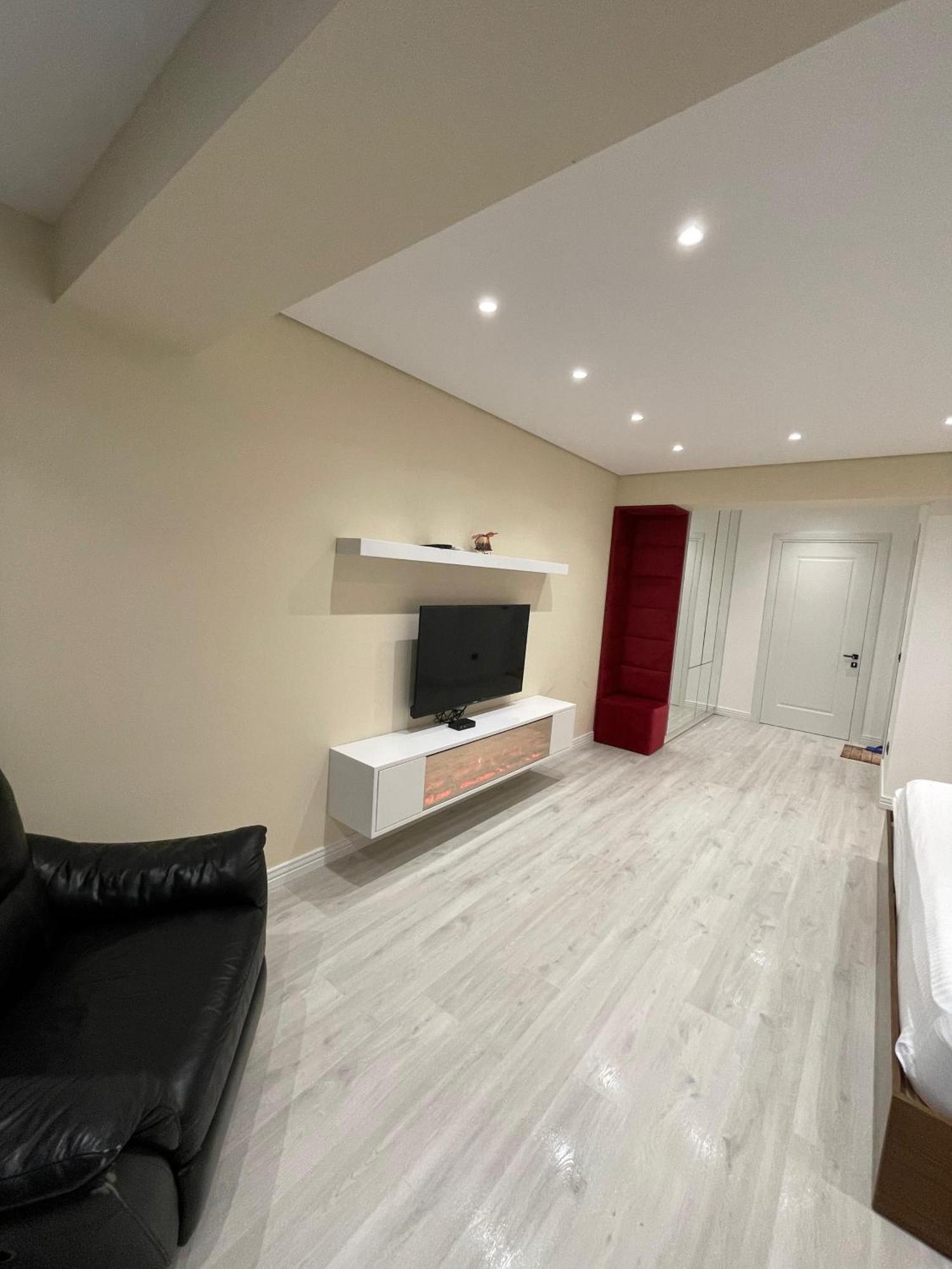 Home 12 Librazhet Екстериор снимка