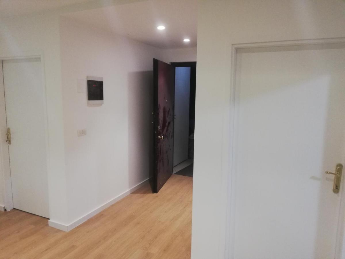Home 12 Librazhet Екстериор снимка
