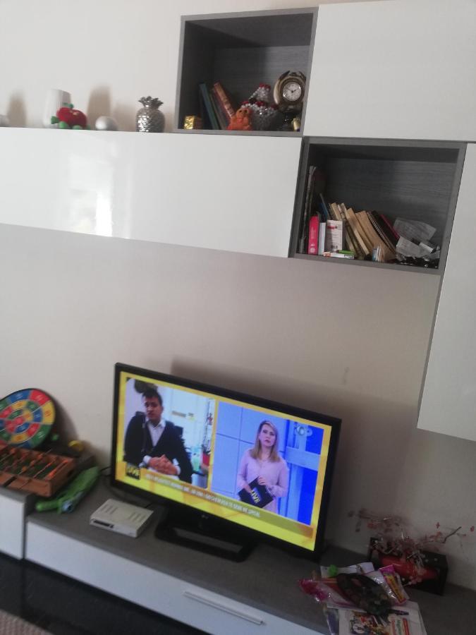 Home 12 Librazhet Екстериор снимка